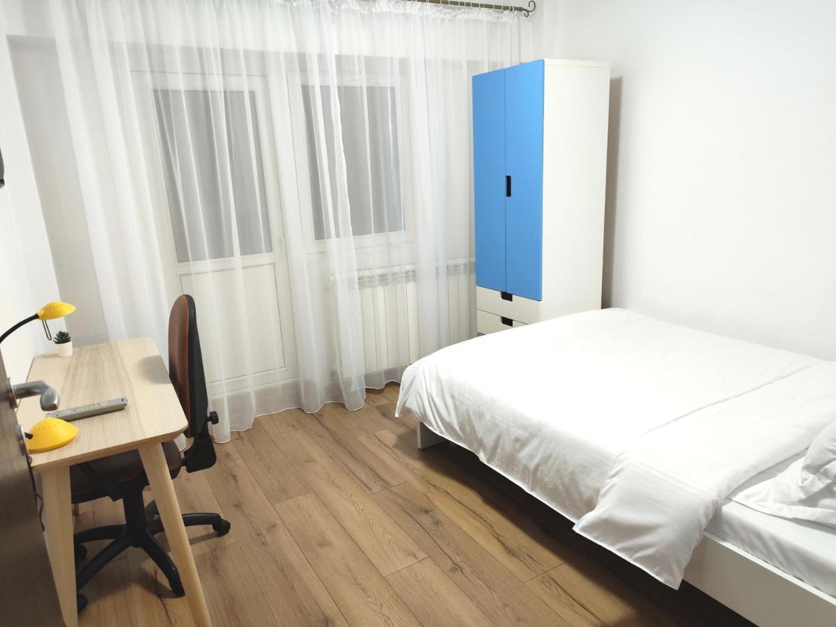 Platinum Apartment - Apartament Cu 3 Camere, 2 Dormitoare, 2 Bai, Bucatarie Complet Utilata, 2 Balcoane Bucharest Luaran gambar
