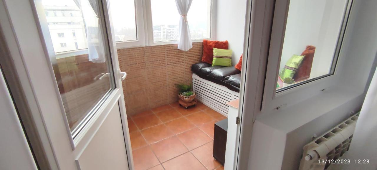 Platinum Apartment - Apartament Cu 3 Camere, 2 Dormitoare, 2 Bai, Bucatarie Complet Utilata, 2 Balcoane Bucharest Luaran gambar
