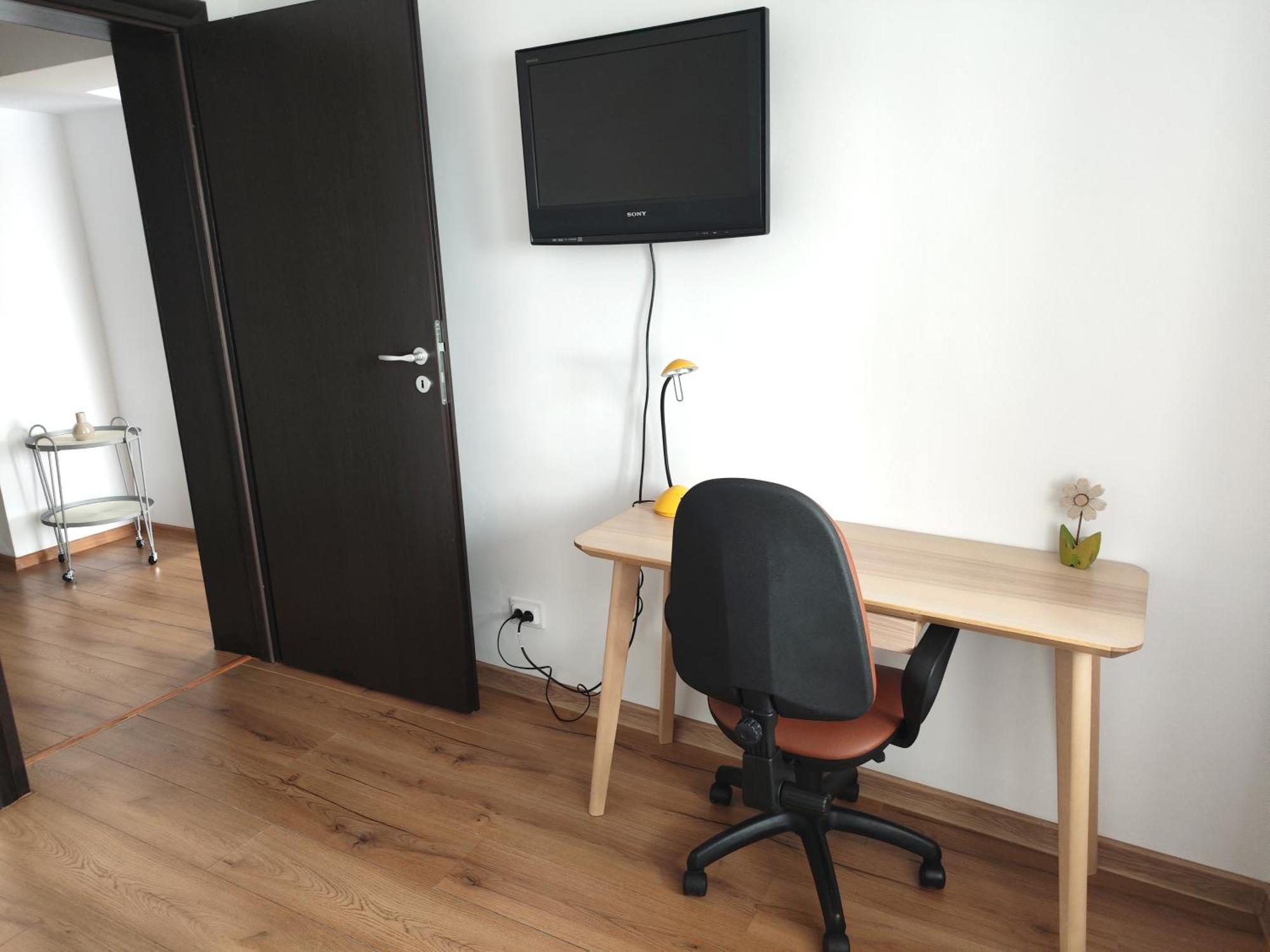 Platinum Apartment - Apartament Cu 3 Camere, 2 Dormitoare, 2 Bai, Bucatarie Complet Utilata, 2 Balcoane Bucharest Luaran gambar