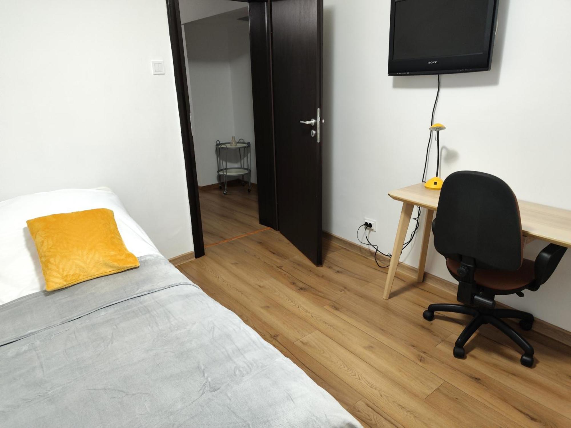 Platinum Apartment - Apartament Cu 3 Camere, 2 Dormitoare, 2 Bai, Bucatarie Complet Utilata, 2 Balcoane Bucharest Luaran gambar
