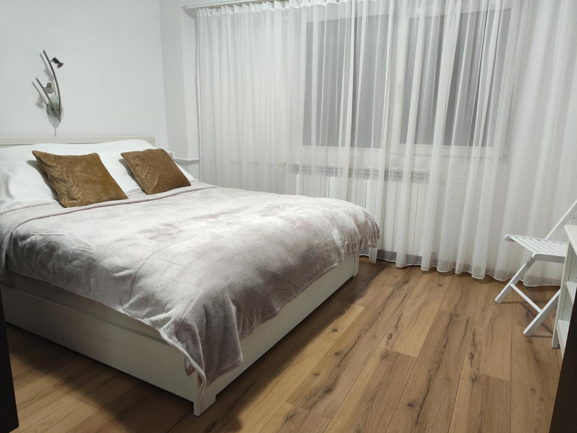 Platinum Apartment - Apartament Cu 3 Camere, 2 Dormitoare, 2 Bai, Bucatarie Complet Utilata, 2 Balcoane Bucharest Luaran gambar