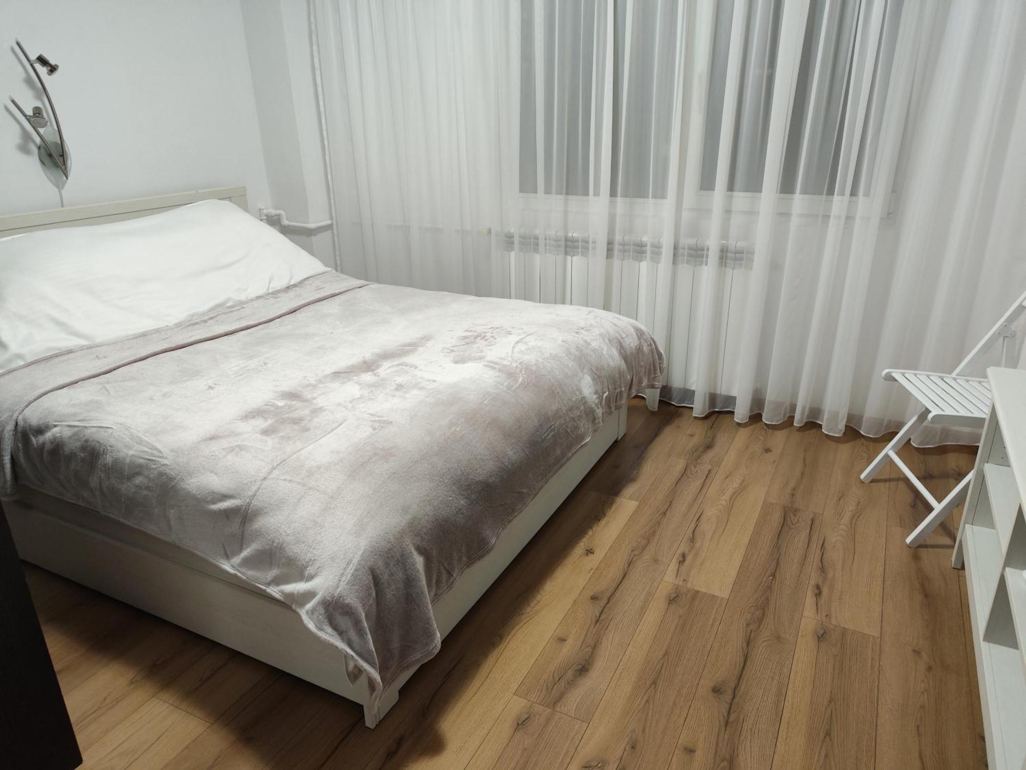 Platinum Apartment - Apartament Cu 3 Camere, 2 Dormitoare, 2 Bai, Bucatarie Complet Utilata, 2 Balcoane Bucharest Luaran gambar