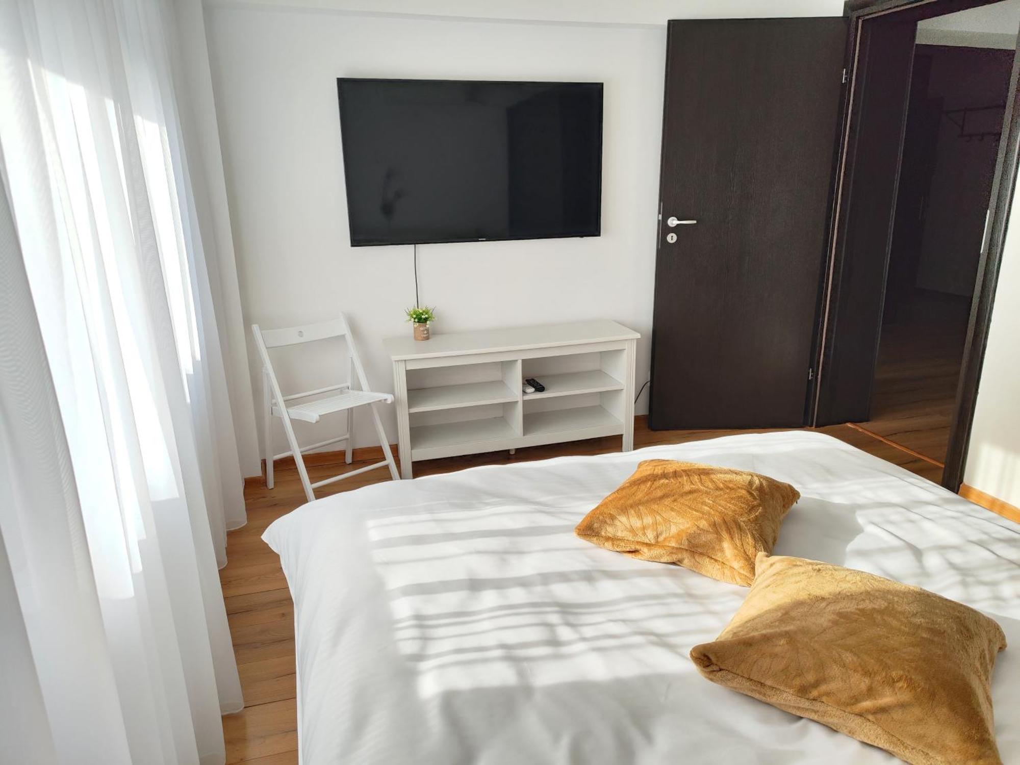Platinum Apartment - Apartament Cu 3 Camere, 2 Dormitoare, 2 Bai, Bucatarie Complet Utilata, 2 Balcoane Bucharest Luaran gambar
